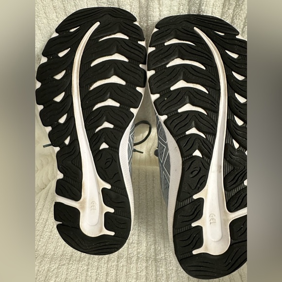 ASICS shoes - Picture 3 of 4